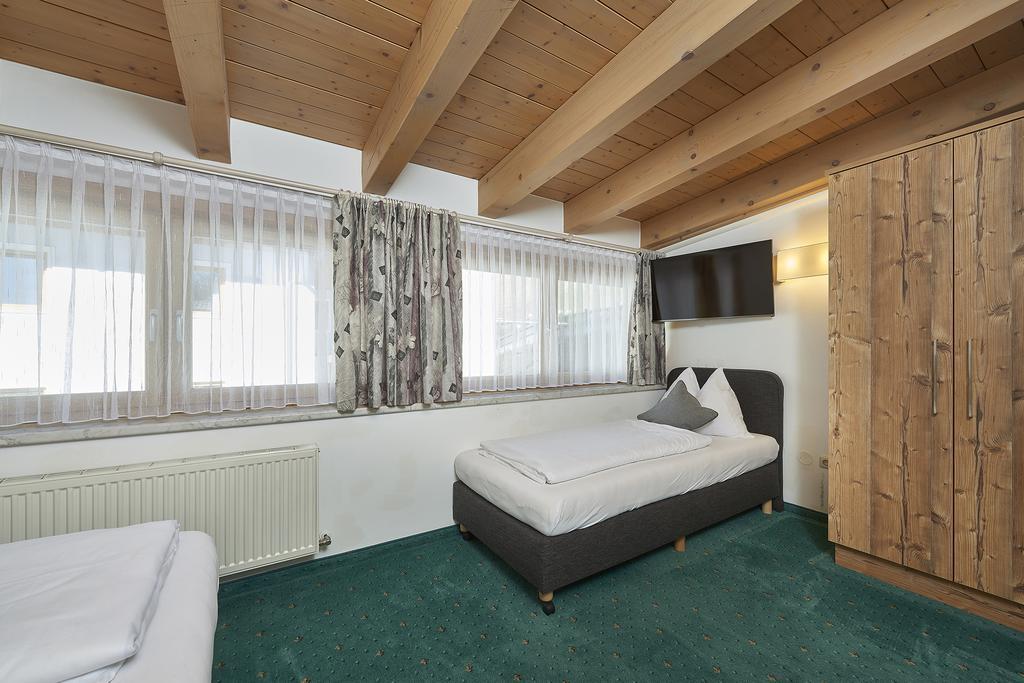 Landhaus Zirmhof Saalbach-Hinterglemm Bagian luar foto